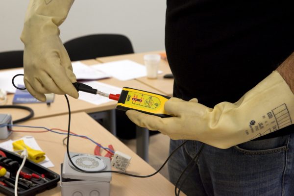 groupe-sgp-catalogue-formations-Habilitation-électrique-B0-H0-92-2000x1333